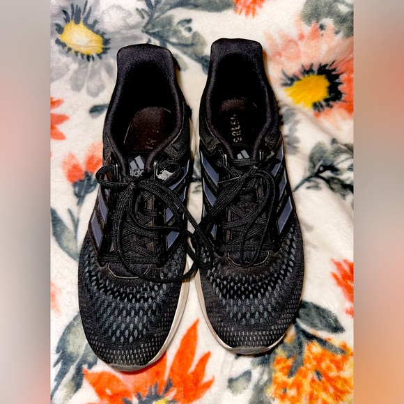 Adidas running shoes - Picture 1 of 8